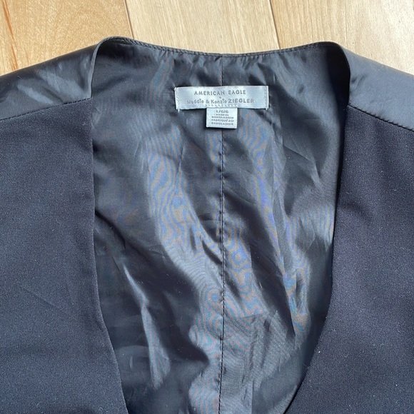 Buttoned vest - Picture 4 of 4